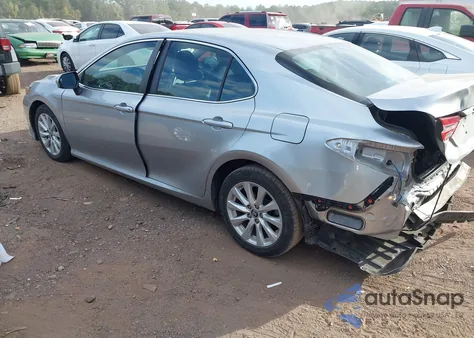 2018 Toyota Camry Le из США, поврежденный, VIN 4T1B11HK2JU578298